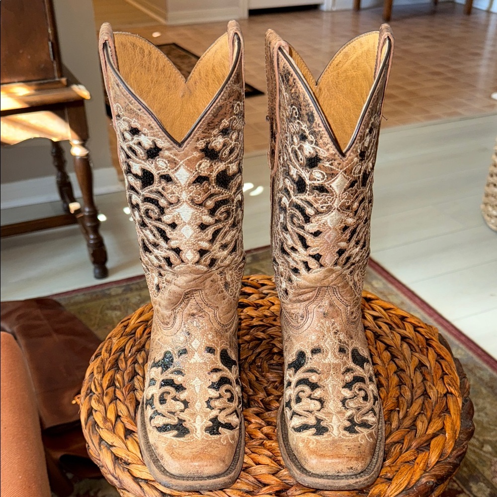 Corral Teens Elegant Tan and Black Western Boots Size 2.5 M - Picture 2 of 9
